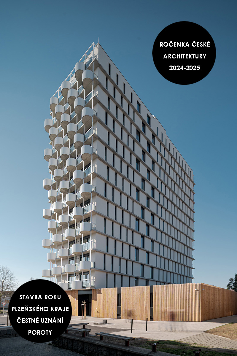 Bytový dům s květináči